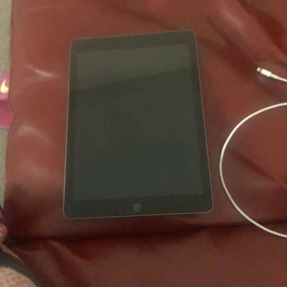 iPad - Picture 1 of 1